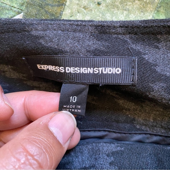 Express Design Studio Pleated Mini Skirt Black Grey Size 10 Button Accent - Picture 6 of 10